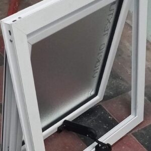 Banderola de Aluminio Línea Modena Blanco 40cm. x 40cm.